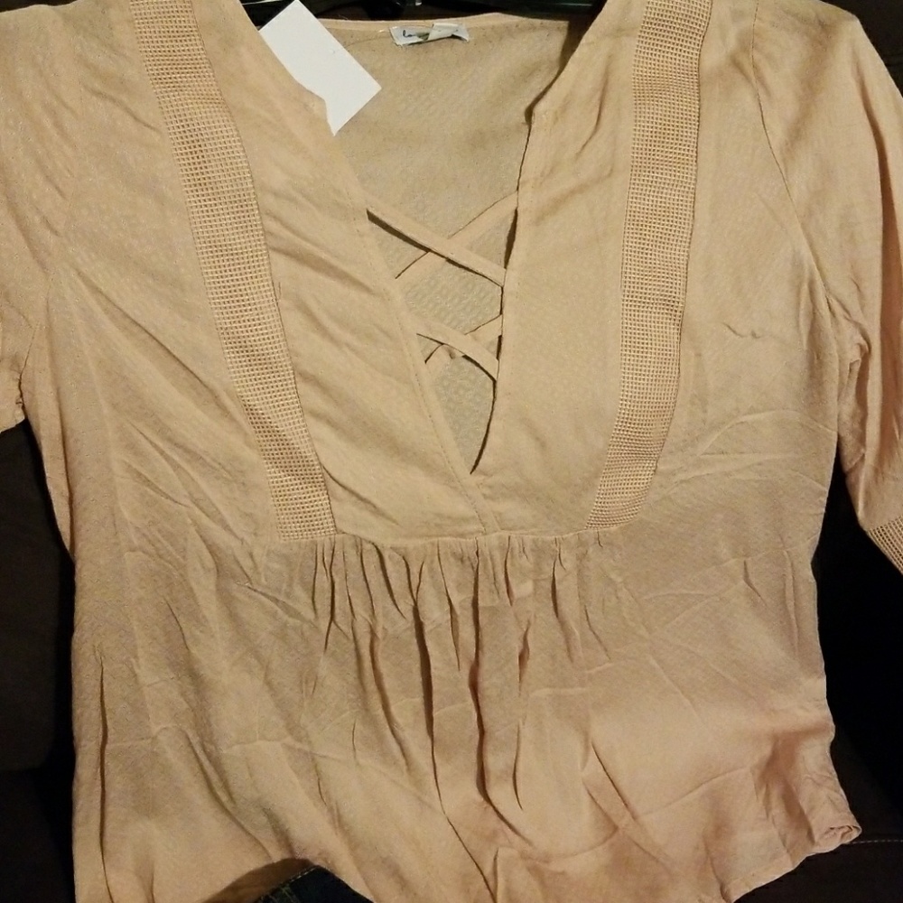 🦋Bell🦋 Sleeve V-Neck Ruffle Top - Picture 2 of 6